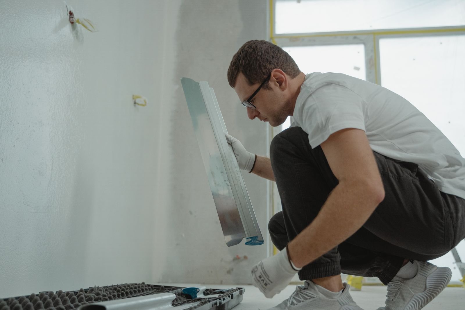 Gypsum Plaster vs Traditional Sand-Cement Plaster — How to Choose
