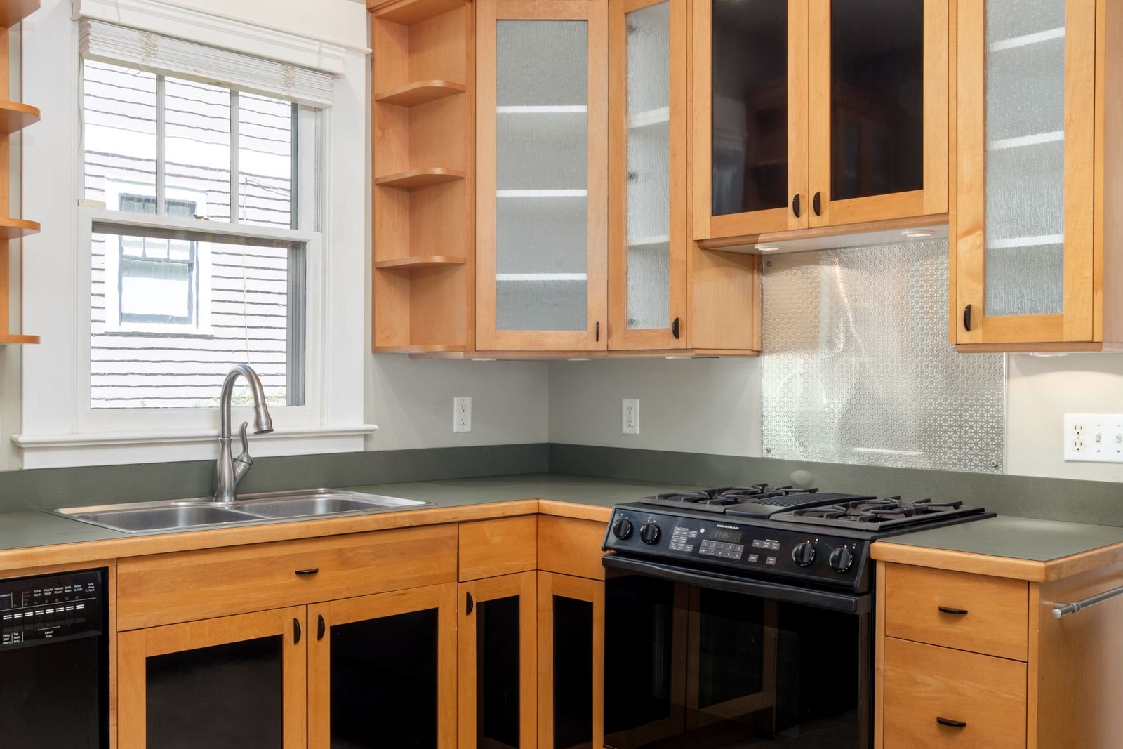 Hettich vs Eboo Furniture Hardware — Which Is Right for You?
