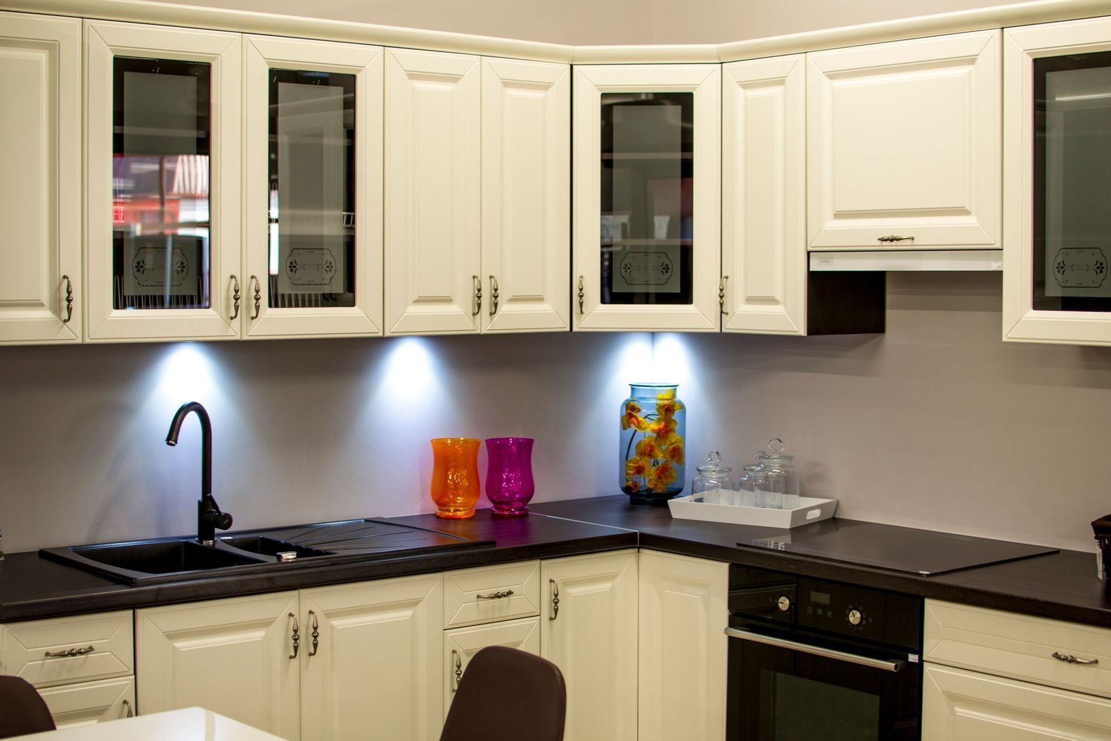 How to Choose the Right Furniture Hardware & Fittings for Your Home or Office in the Tri-City Region