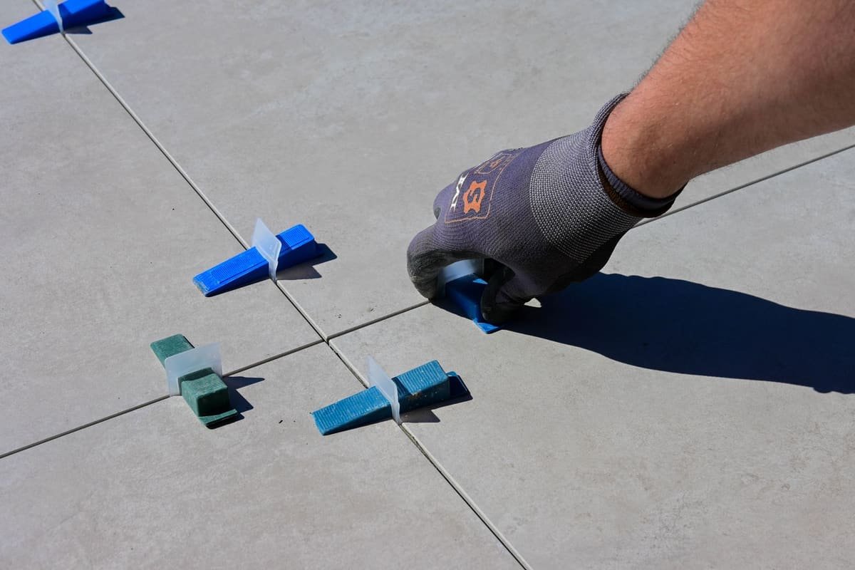 How to Choose the Right Tiles or Sanitaryware for Your Home or Office in the Tri-City Region